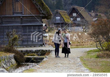Women traveling in the architecture with joint formation 28958505