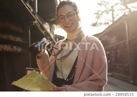 婦女觀光的老街道 28958515