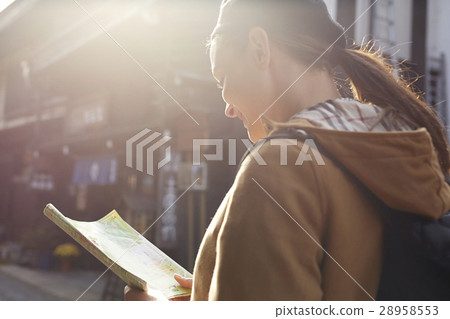 Foreign women sightseeing old streets Foreign women sightseeing old streets 28958553