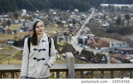 外國女士在Gasshigomeki定居點旅行 28958566