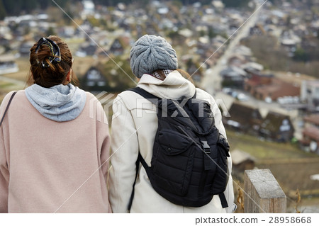 Women traveling in the architecture with joint formation 28958668