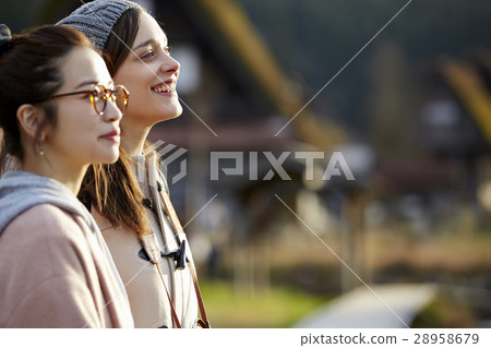 婦女在建築中旅行與聯合形成 婦女在建築中旅行與聯合形成 28958679