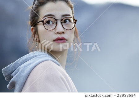 Female alone travel 28958684