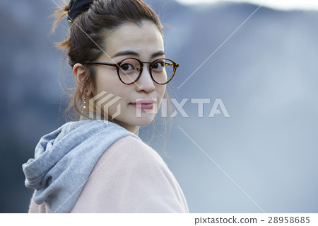 Female alone travel Female alone travel 28958685
