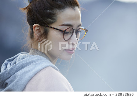 Female alone travel Female alone travel 28958686