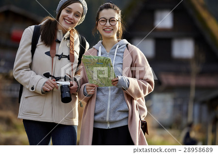 Women traveling in the architecture with joint formation Women traveling in the architecture with joint formation 28958689