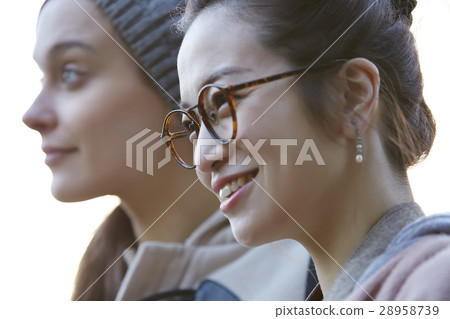 日本婦女和外國婦女畫象 28958739