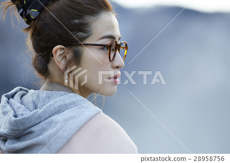 A woman to travel A woman to travel 28958756