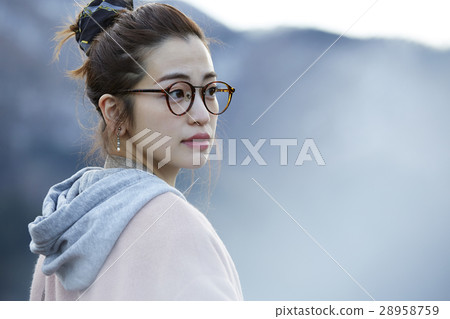 A woman to travel A woman to travel 28958759