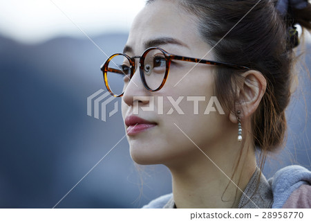 A woman to travel A woman to travel 28958770
