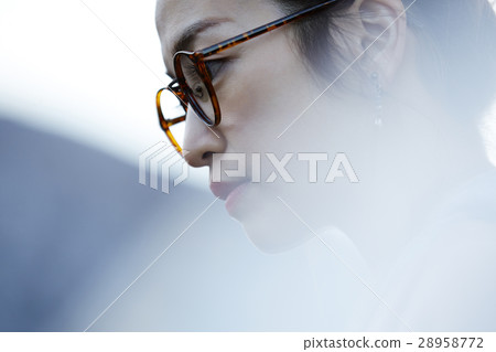 A woman to travel A woman to travel 28958772