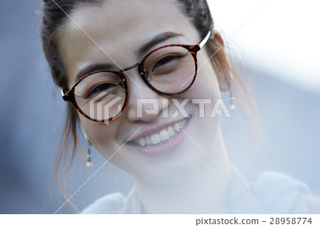 A woman to travel A woman to travel 28958774