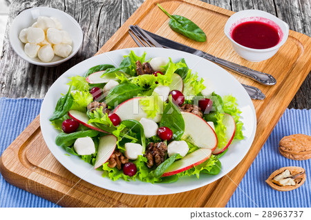 apple, spinach, cheese, lettuce, walnuts salad 28963737