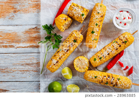 Grilled corn on cob with parsley and parmesan 28963885