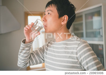 水 飲料 喝 28965006
