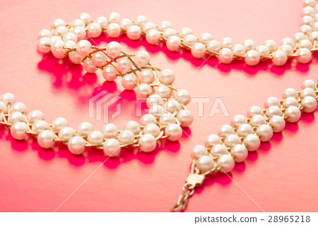 Necklace and wristband with white beads 28965218