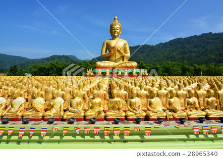 Many golden buddha statues Many golden buddha statues 28965340