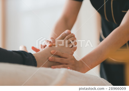 the sole of the foot, massaging, gents 28966009
