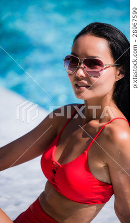 Close up lifestyle portrait of Cute girl swimming 28967599