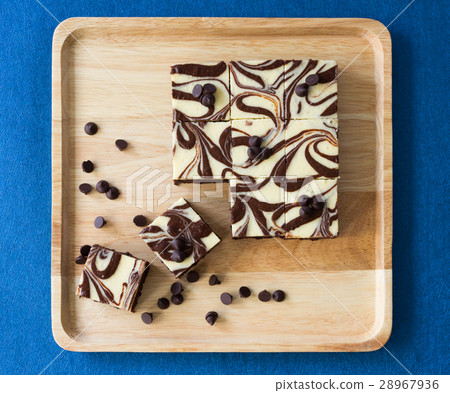 Cutting of Brownie Cheesecake Cutting of Brownie Cheesecake 28967936