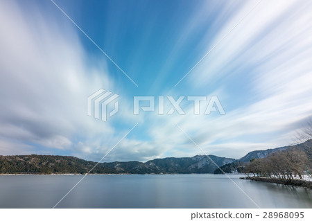在Yogo湖的長時間曝光(滋賀縣景觀)叫鏡湖 在Yogo湖的長時間曝光(滋賀縣景觀)叫鏡湖 28968095