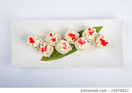 sushi roll with cream cheese, tuna, red caviar sushi roll with cream cheese, tuna, red caviar 28970032