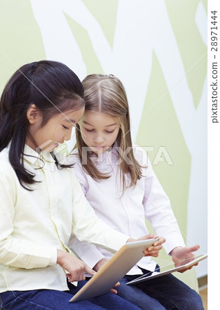 Elementary school student 28971444