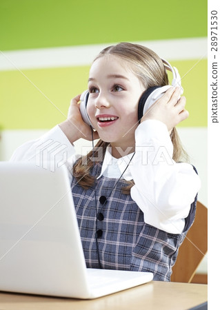Elementary school student Elementary school student 28971530