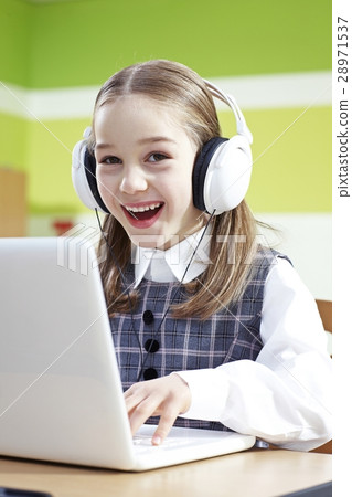 Elementary school student Elementary school student 28971537