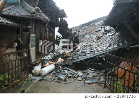 Collapsed house Collapsed house 28971730