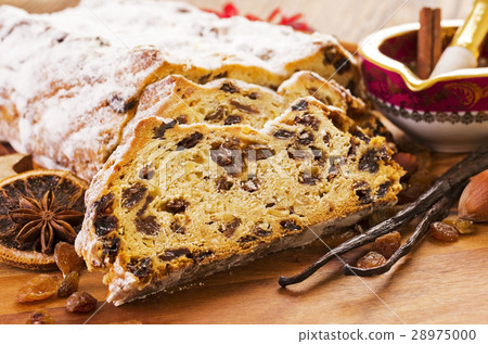 christmas stollen 28975000