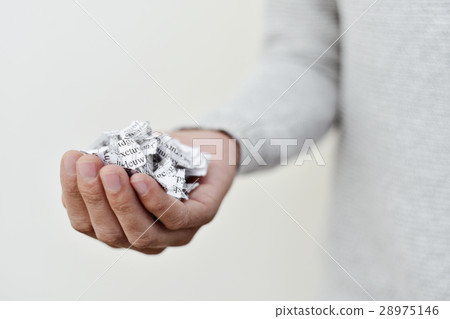 document broken into a thousand pieces 28975146