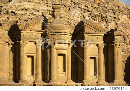 Ancient abandoned rock city of Petra in Jordan tou Ancient abandoned rock city of Petra in Jordan tou 28976154