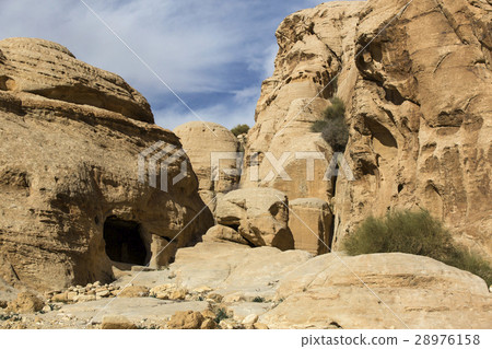 Ancient abandoned rock city of Petra in Jordan tou Ancient abandoned rock city of Petra in Jordan tou 28976158