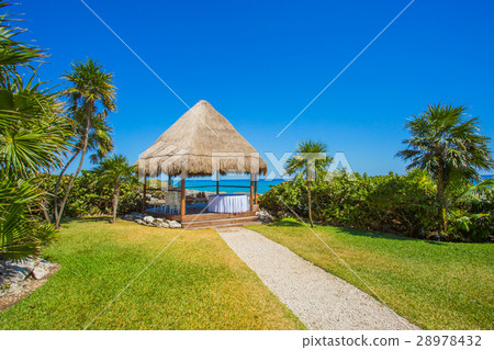 Caribbean spa on the beach in Mexico 28978432