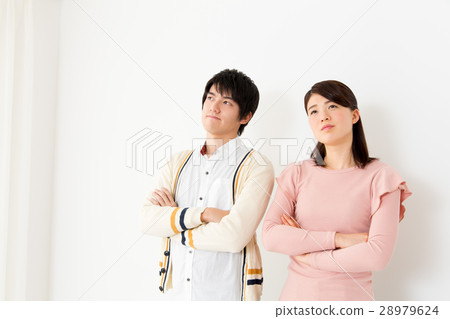 Thinking couple 28979624