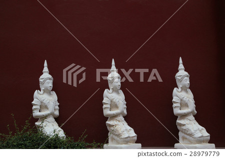 在主樓菩薩行的Wat Rotor在泰國清邁之外的牆壁 28979779