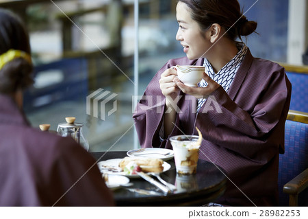 外國婦女享受旅行和日本婦女 28982253