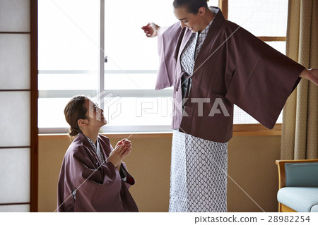 Foreign women enjoying travel and Japanese women 28982254