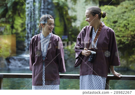 外國婦女享受旅行和日本婦女 28982267