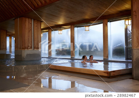 Foreign women enjoying hot spring trip and Japanese women 28982467