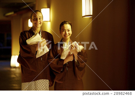 Foreign women enjoying travel and Japanese women Foreign women enjoying travel and Japanese women 28982468