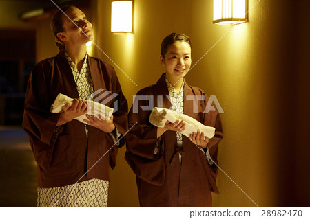 Foreign women enjoying travel and Japanese women Foreign women enjoying travel and Japanese women 28982470