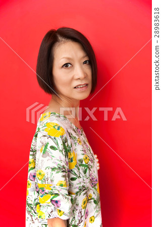 Short Bob's middle-aged woman red background 28983618