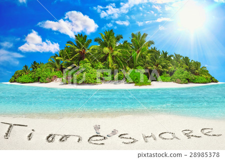 Whole tropical island within atoll in tropical. 28985378