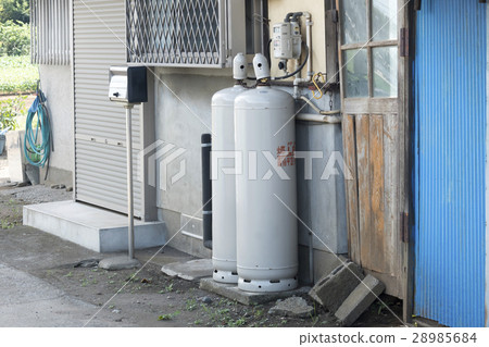 Housing propane gas and gas meter Old house Housing propane gas and gas meter Old house 28985684