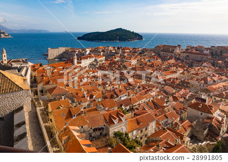Old town of Dubrovnik which looks from the walls and Rokumumu Island floating in the Adriatic Sea 28991805