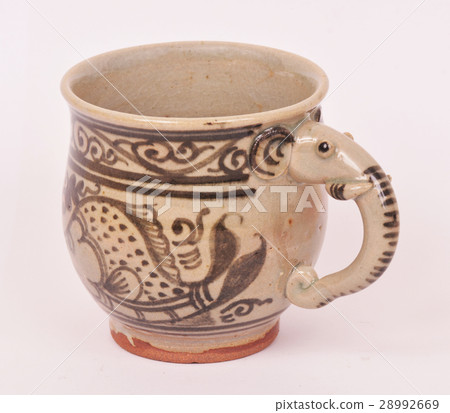 Sangkhalok cup with elephant handle 28992669