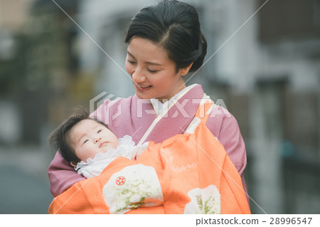 shrine visit, family, baby 28996547