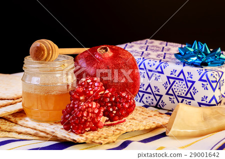 rosh hashanah jewish holiday matzoh rosh hashanah jewish holiday matzoh 29001642